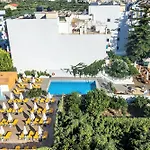 Sergios فندق